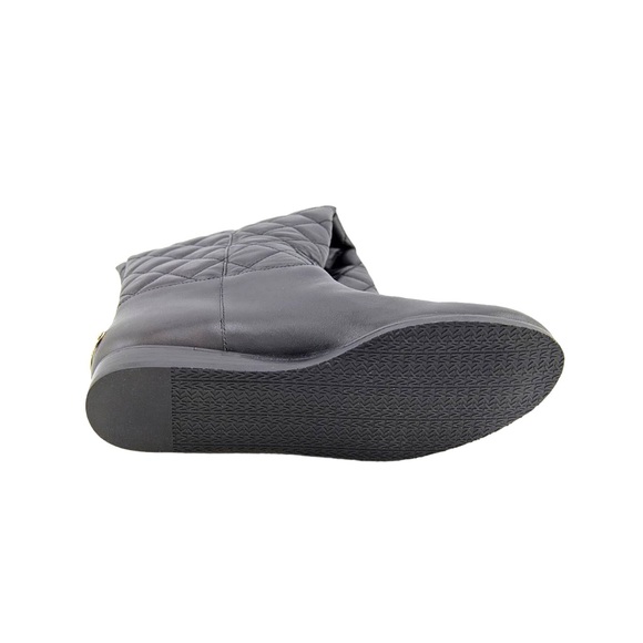 MICHAEL KORS Quilted Lizzie Boots in Black.
Size 6.5.
Pristine Condition. - Picture 5 of 5